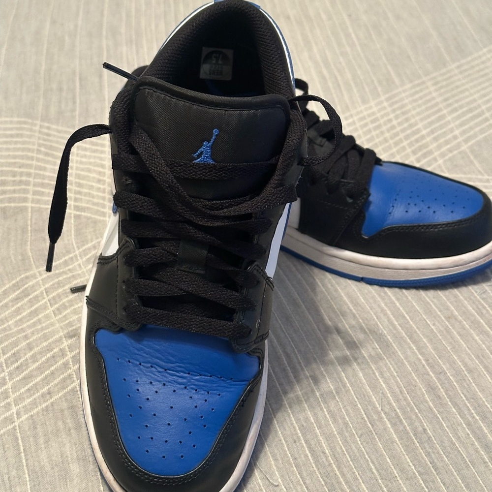 Jordan Men's Black and Blue Athletic Sneakers